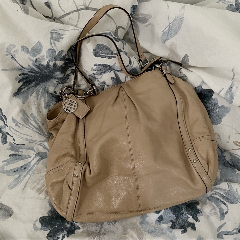 Coach leather beige shoulder bag